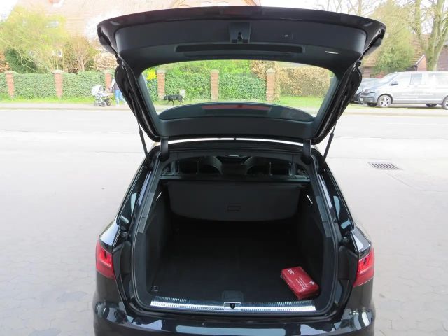 Audi A4 40 TDI Avant S-Line