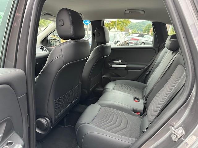 Mercedes-Benz B 200 Progressive Sedan