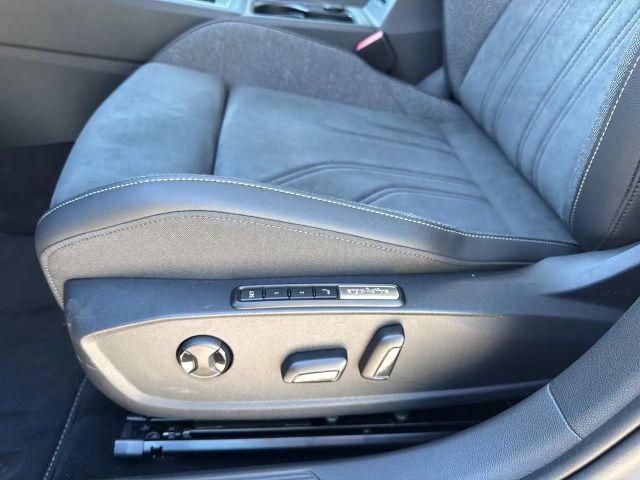 Volkswagen Golf Business DSG Variant