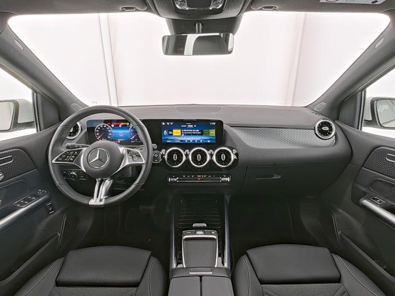 Mercedes-Benz B 180 Progressive Sedan