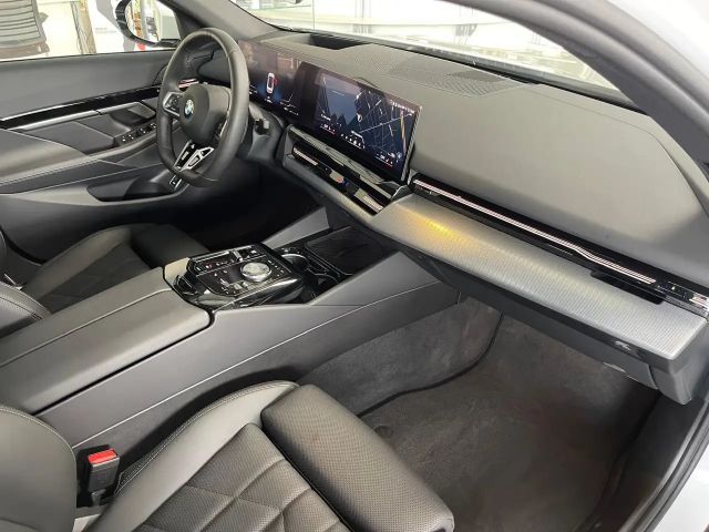 BMW 520 520d M-Sport Sedan