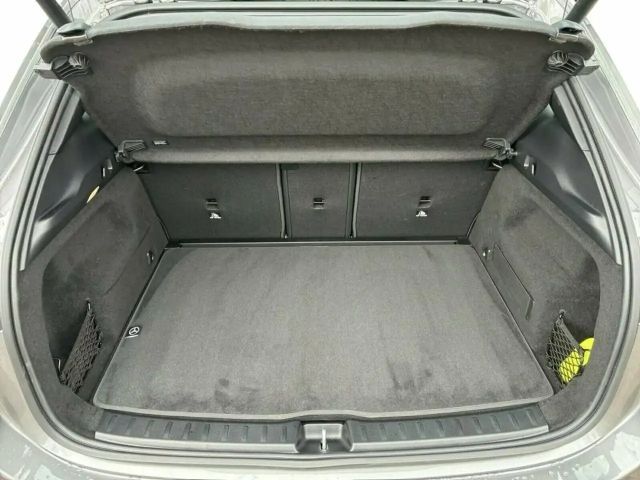 Mercedes-Benz GLA 180 W-Paket KAM PDC SpurH Navi AUT Virtual