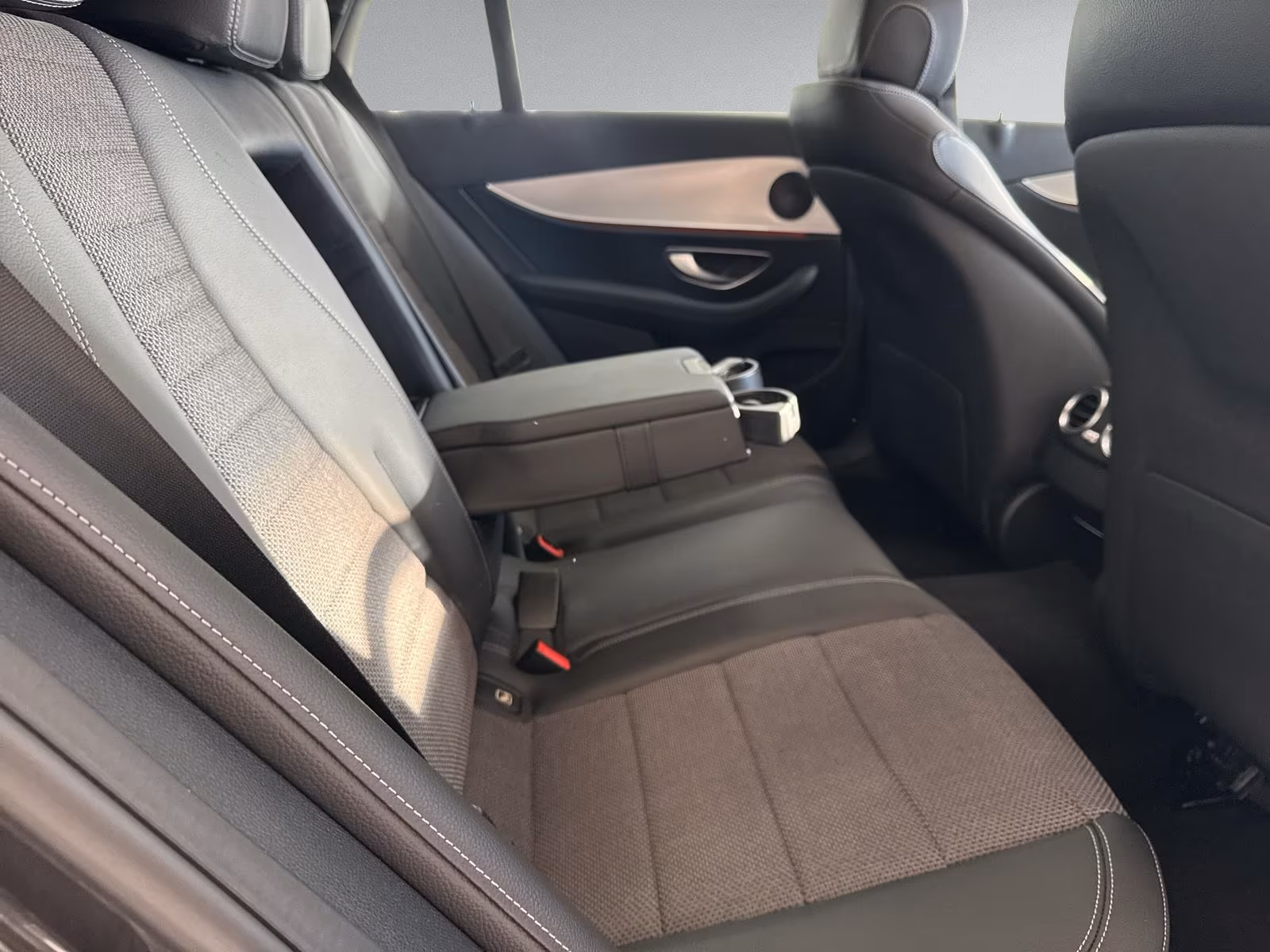 Mercedes-Benz E 220 AVANTGARDE E 220 d Estate