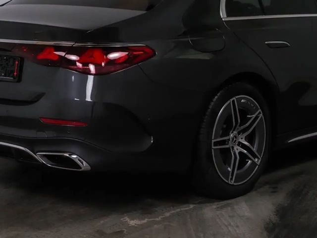 Mercedes-Benz E 200 AMG Line Sedan