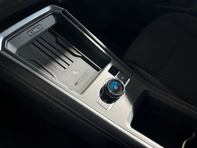 Volkswagen T-Roc 1.5 eTSI DSG R-Line