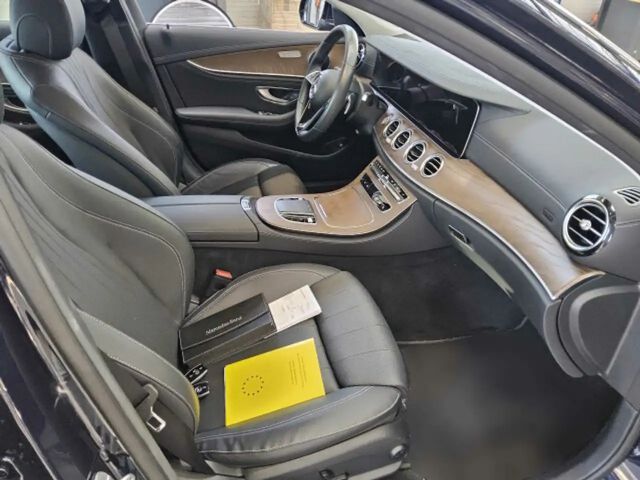 Mercedes-Benz E 300 E 300 e Sedan