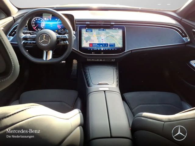 Mercedes-Benz E 200 AMG Line Sedan