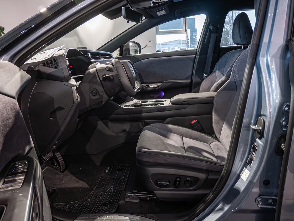 Lexus RZ Luxury Line