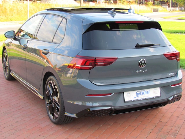 Volkswagen Golf 1.5 eTSI DSG Golf VIII R-Line