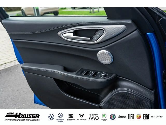 Alfa Romeo Giulia AT8 Q4 Turbo