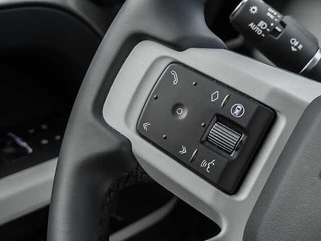 Land Rover Defender 90 Dynamic SE