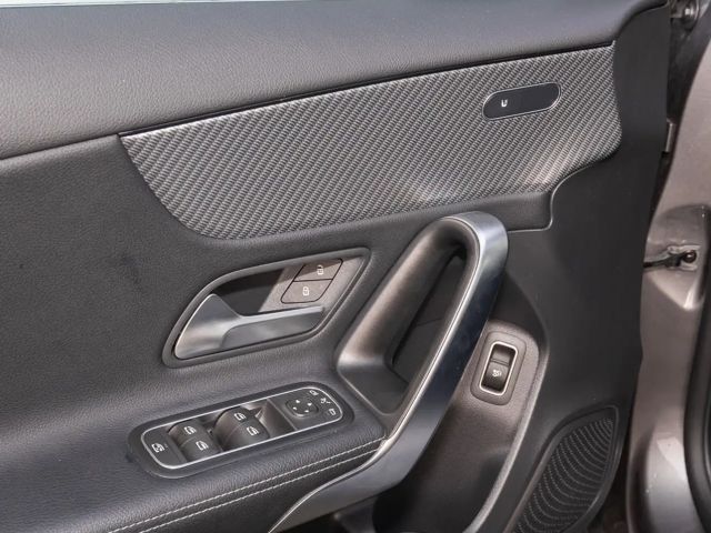 Mercedes-Benz A 200 A 200 d