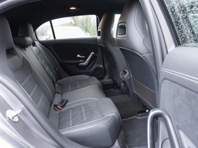 Mercedes-Benz A 250 A 250 e AMG Line