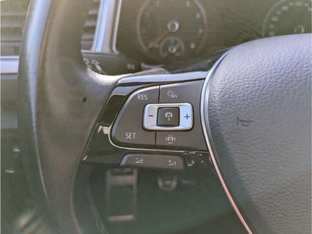 Volkswagen T-Roc Active Navi LED ACC SHZ Temp El. Heckklappe Apple