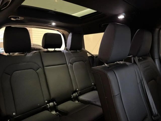 Land Rover Defender D300 SE