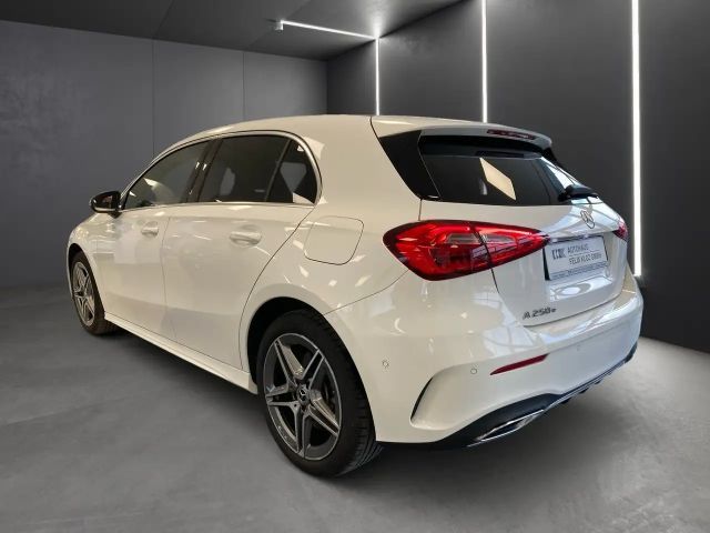 Mercedes-Benz A 250 A 250 e AMG Line