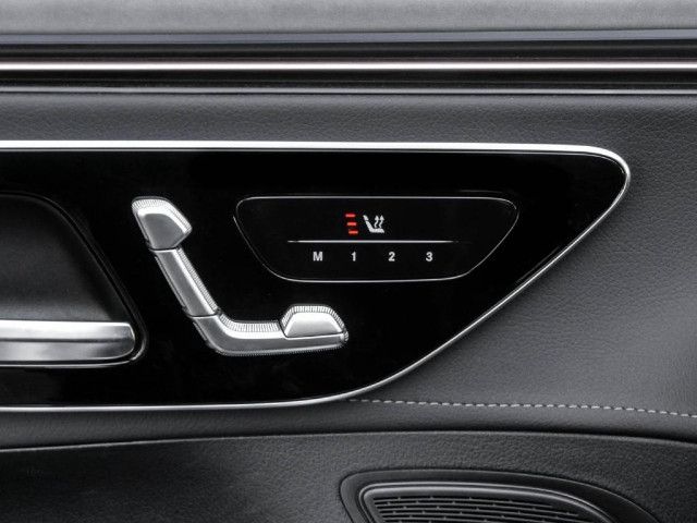 Mercedes-Benz EQE 300 Sedan