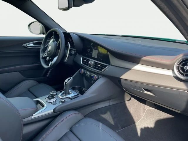 Alfa Romeo Giulia AT8 Q4 Turbo