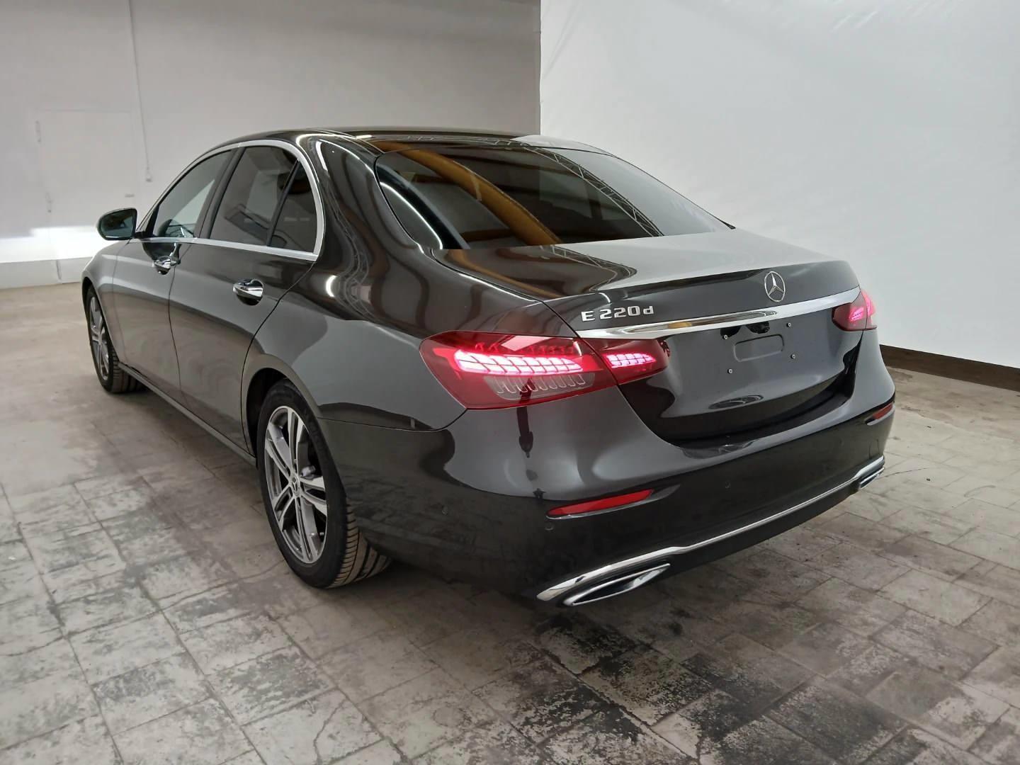 Mercedes-Benz E 220 Sedan