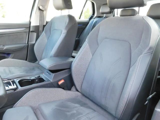 Volkswagen Golf 1.5 eTSI DSG Style