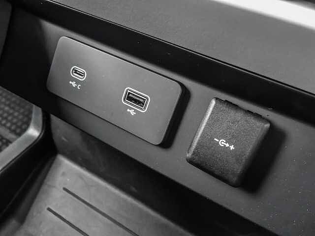 Land Rover Defender 90 Dynamic SE