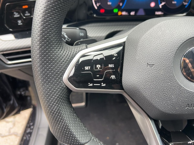 Volkswagen Golf 2.0 TSI DSG Golf VIII R-Line