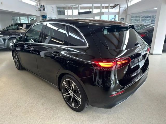 Mercedes-Benz B 200 Progressive Sedan