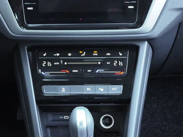 Volkswagen Touran 1.5 TSI DSG IQ.Drive R-Line