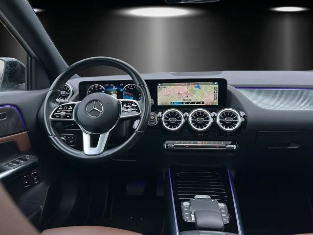 Mercedes-Benz GLA 250 GLA250e Night DISTR Pano AHK KeyGo LED 22kw Hifi