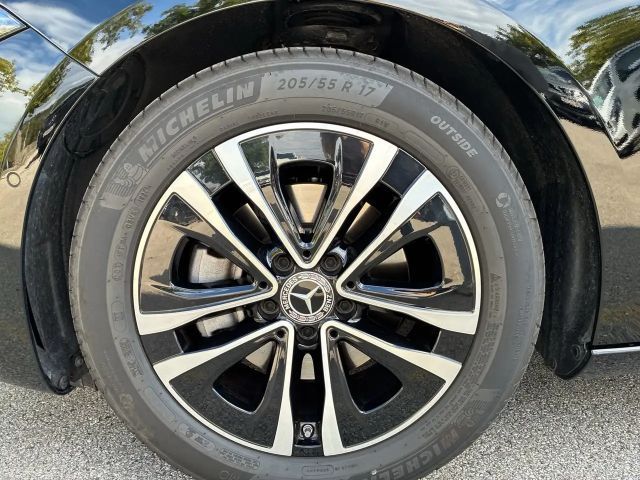 Mercedes-Benz A 180 Hatchback Progressive