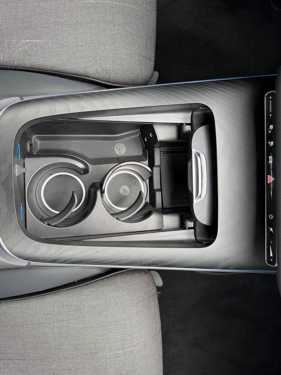 Mercedes-Benz E 300 AVANTGARDE E 300 e