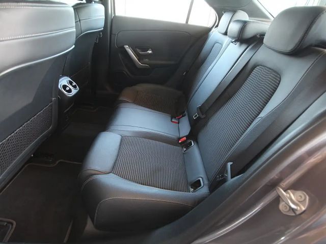 Mercedes-Benz A 250 A 250 e