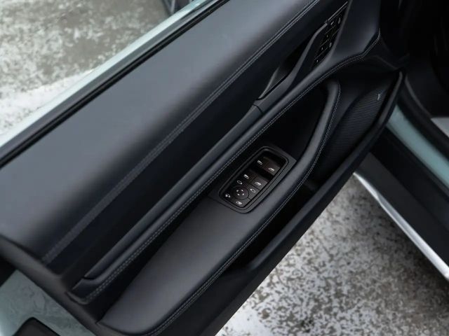 Porsche Taycan 4 Cross Turismo