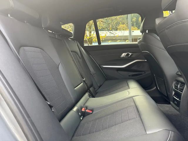 BMW 330 330e Touring xDrive