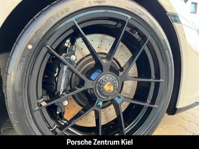 Porsche 992 4 Coupé GTS Targa