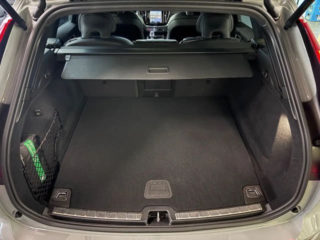 Volvo XC60 AWD Dark Plus T6