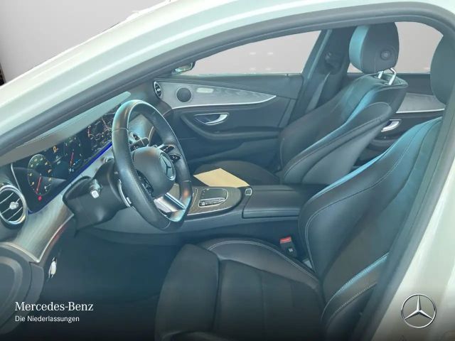 Mercedes-Benz E 220 AMG Line E 220 d Sedan