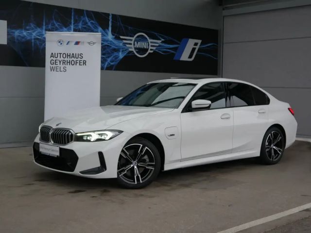 BMW 330 330e Sedan xDrive