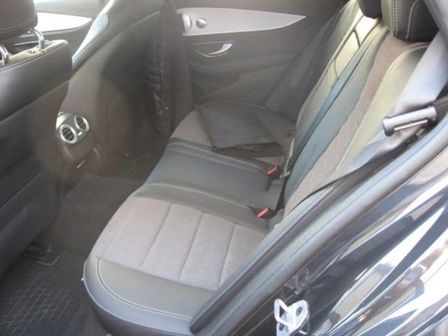 Mercedes-Benz E 220 4MATIC E 220 d