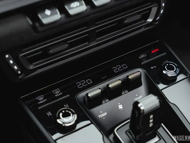 Porsche 992 4 Cabrio GTS Targa