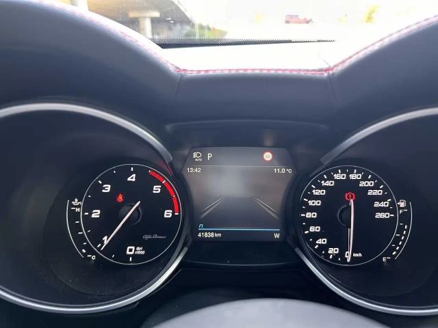 Alfa Romeo Stelvio AT8 Q4