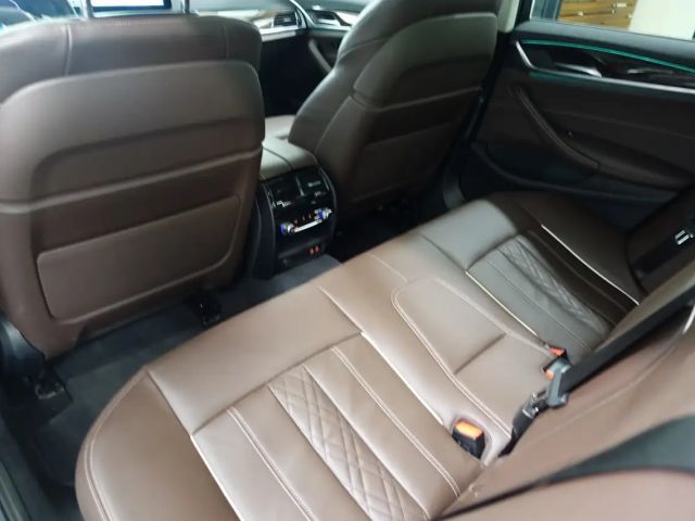 BMW 520 520d Luxury Line Sedan xDrive