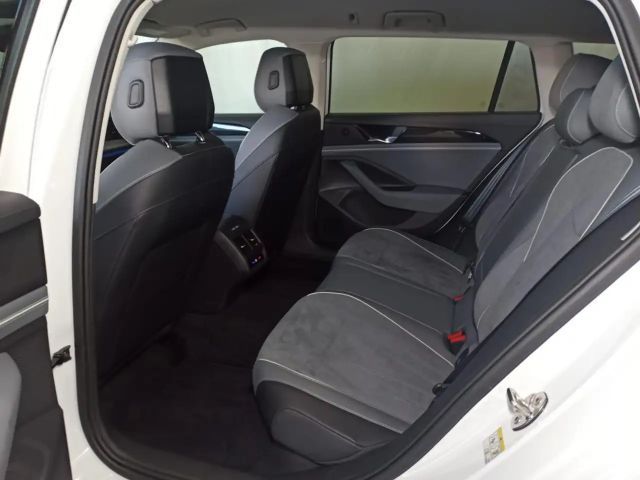 Volkswagen Passat 1.5 eTSI Business DSG