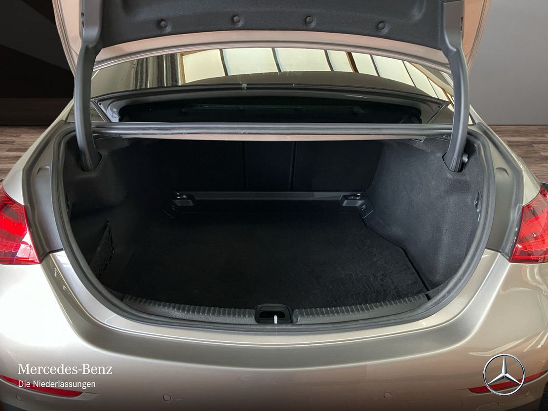 Mercedes-Benz C 200 4MATIC AMG Line Sedan