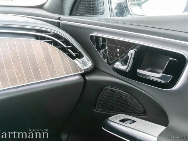 Mercedes-Benz E 200 AVANTGARDE Sedan