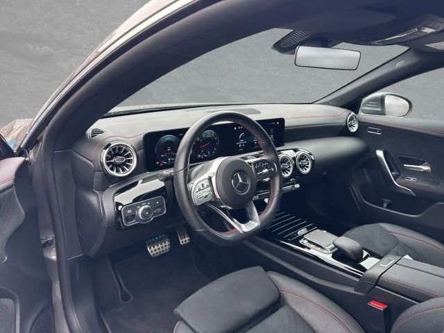 Mercedes-Benz CLA 200 AMG Line