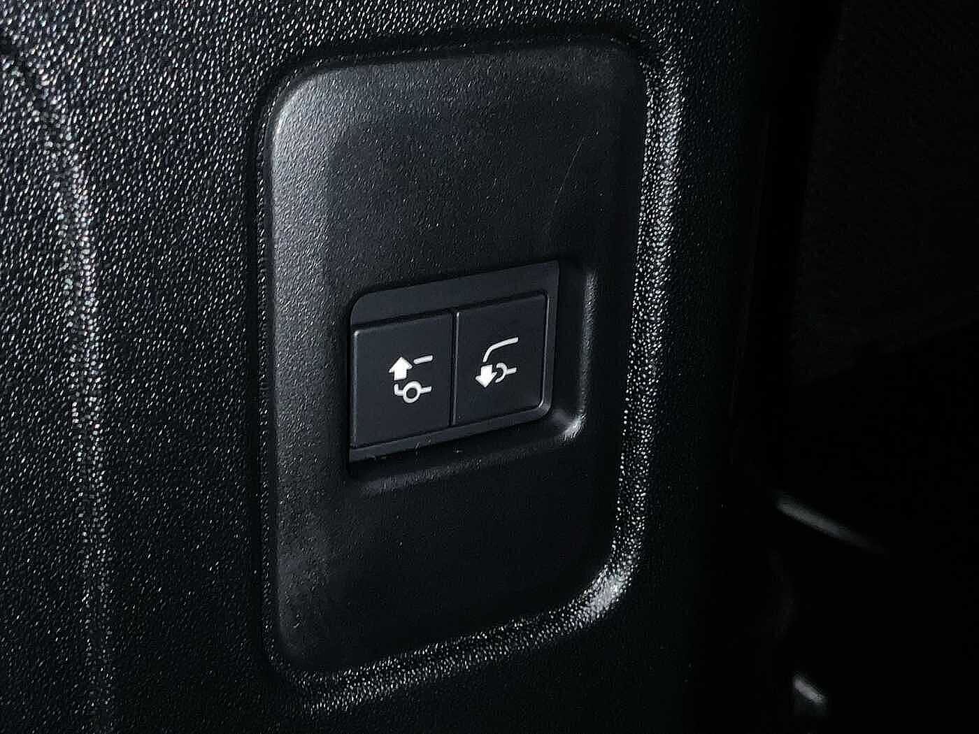 Land Rover Defender 110 Dynamic SE