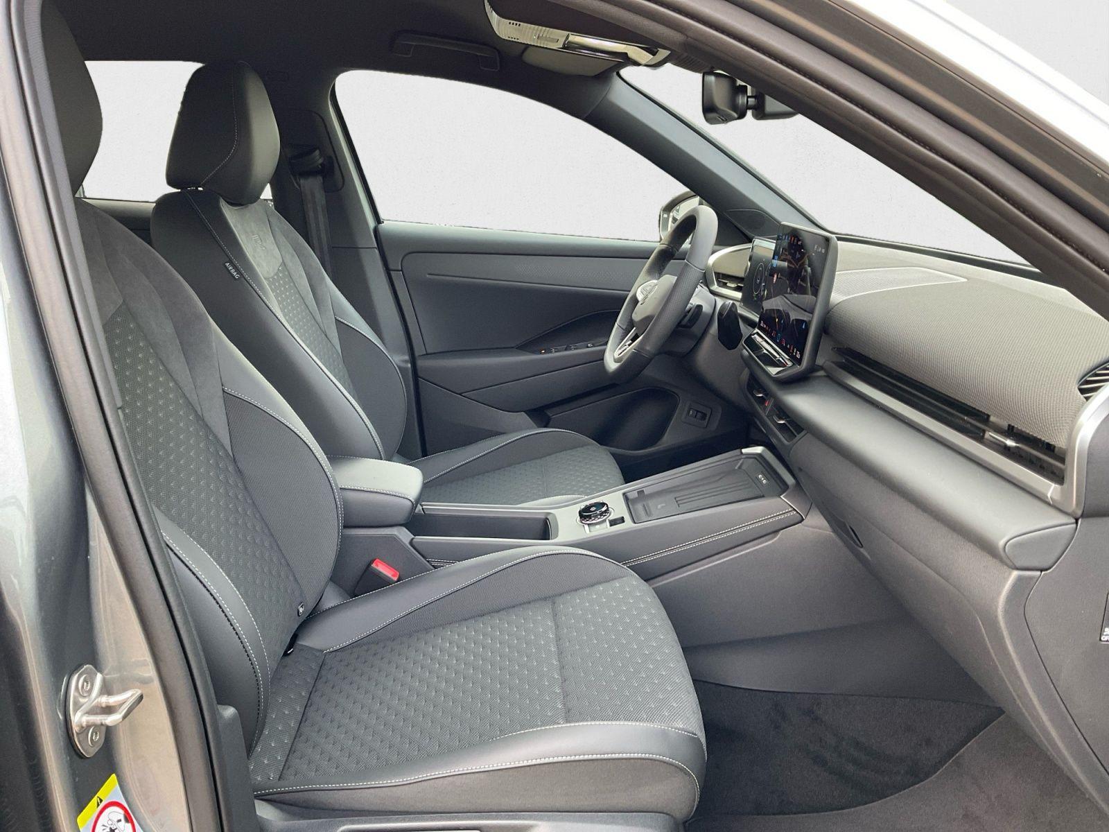 Volkswagen T-Roc 1.5 eTSI DSG R-Line