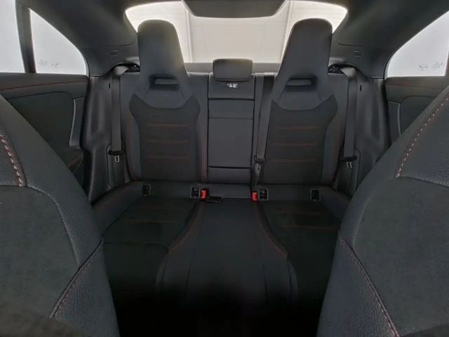 Mercedes-Benz CLA 200 AMG Line Coupé Sedan