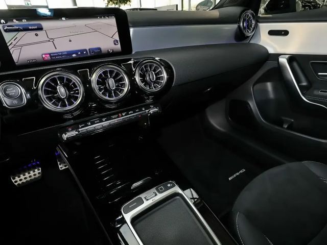 Mercedes-Benz A 250 4MATIC AMG Line